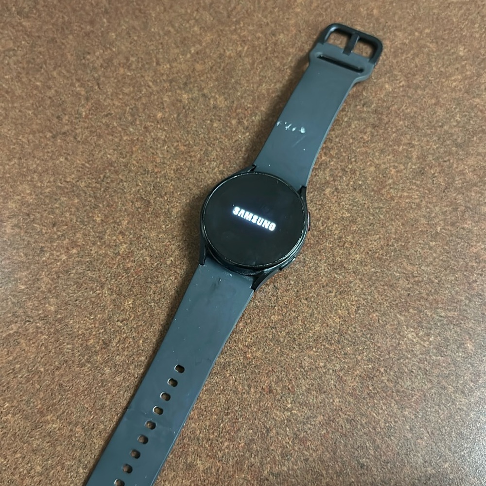 Samsung galaxy watch5. (Verizon)